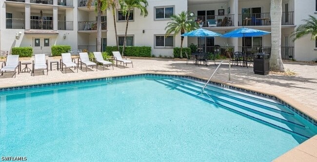 Building Photo - 1100 Pine Ridge Rd Unit B102