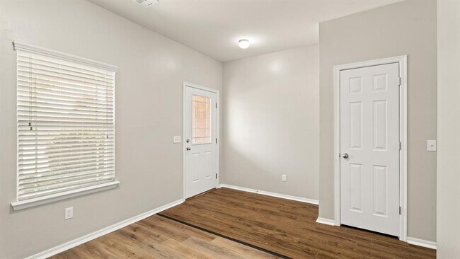 Photo - 621 Christian Ln