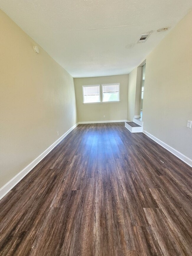 307 Hermey Ave