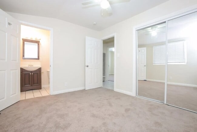 Photo - 363 Bard St
