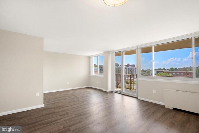 Photo - 5353 Columbia Pike Unit 607