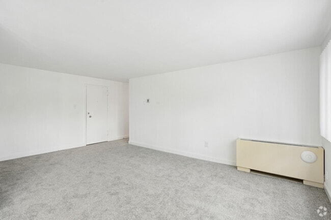 2BR, 1BA - 900SF - Living Room