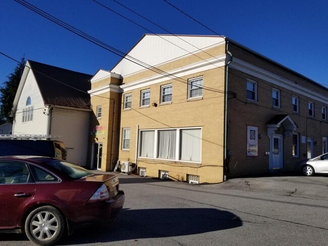 Photo - 110 N Main St House