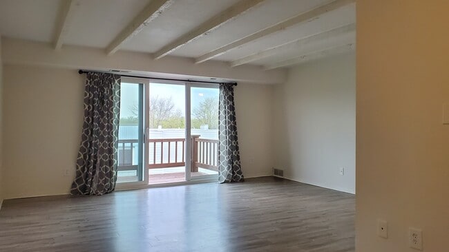 Building Photo - 1675 Cedarwood Dr Unit L