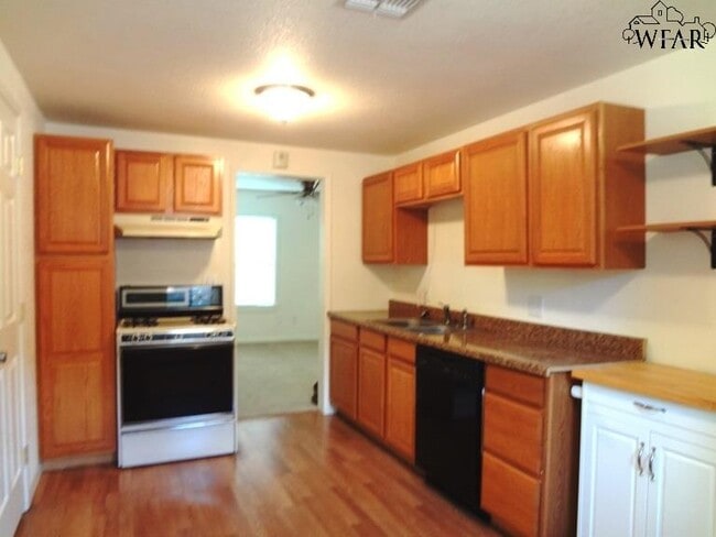 Photo - 2113 Taylor St