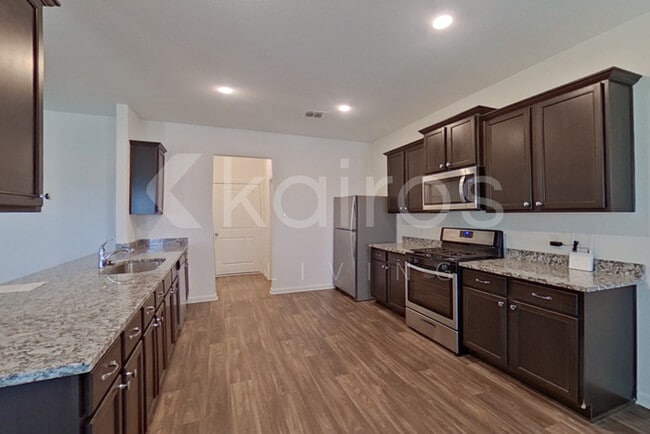 Photo - 906 Shady Brk