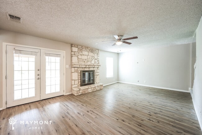 Photo - 4707 Pebble Glen