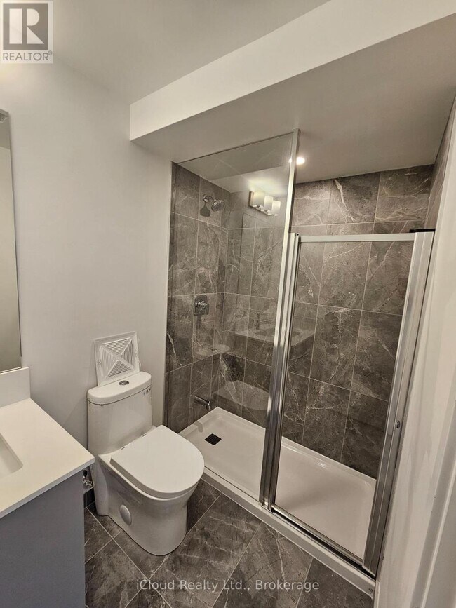 Photo - 496 Plains Rd E