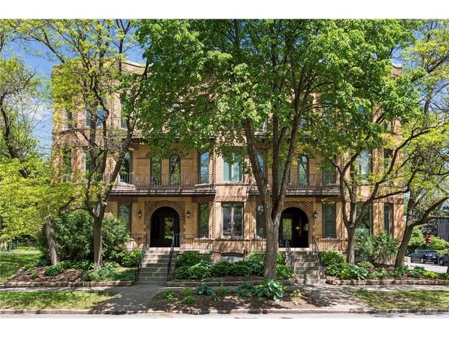 Building Photo - 561 Laurel Ave Unit 1