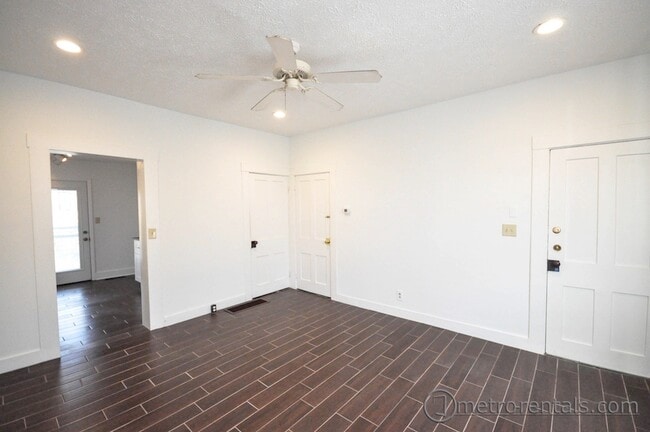 Combination living room & bedroom - 576 S 9th St Unit B
