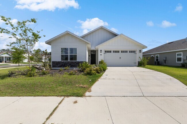 Stunning Home in Grand Oaks Neighborhood - Stunning Home in Grand Oaks Neighborhood