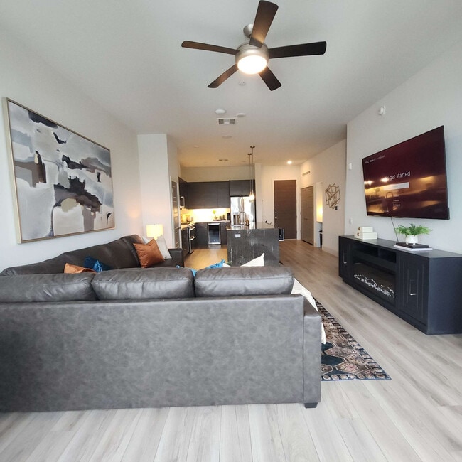 Building Photo - 15501 N Dial Blvd Unit SI ID1380009P