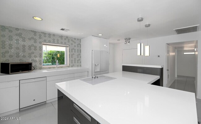 Photo - 4222 E Indianola Ave