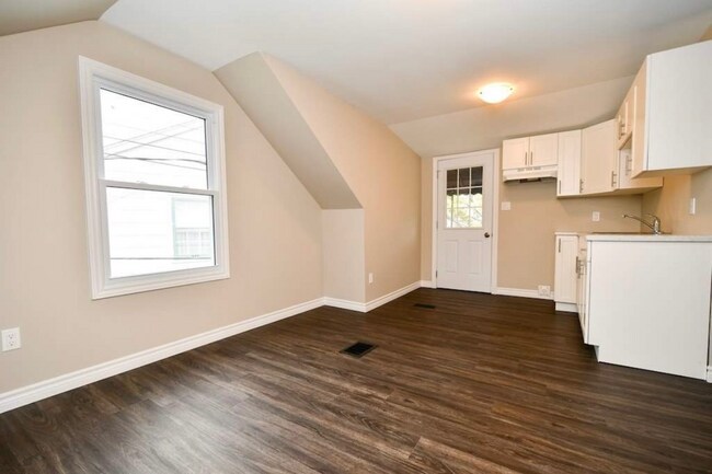 Photo - 310 Mason Ave Unit B