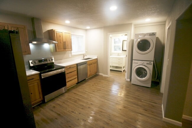 Building Photo - 1515 SE Mill St Unit Apt 2