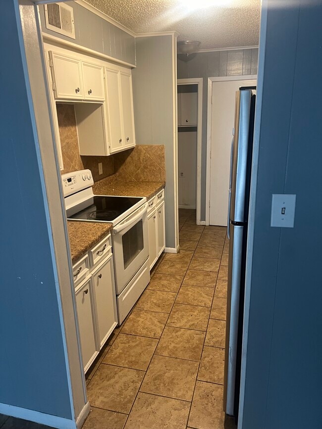 Photo - 715 W Tyler St