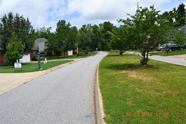 Photo - 8 Lincolnshire Ln