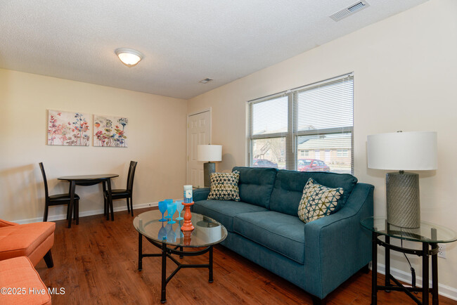 Building Photo - 3033 Adams Blvd Rental