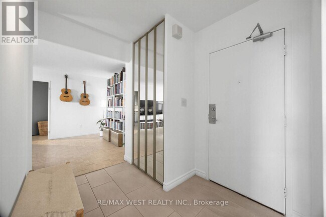 Photo - 60 Pavane Linkway Unit 805