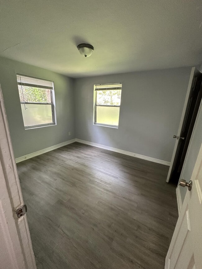 Photo - 9050 7th Ave