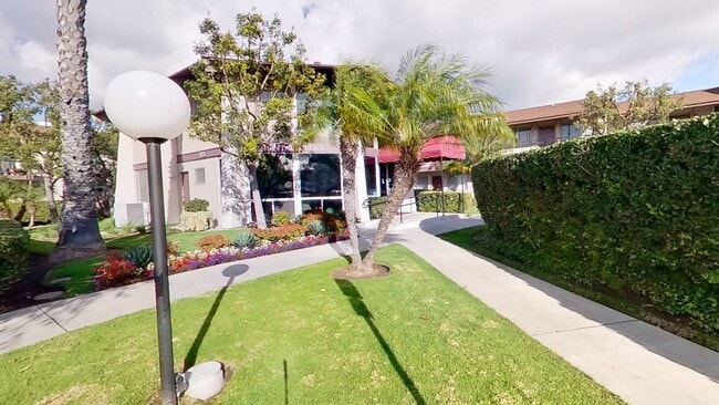 Photo - 583 N Tustin Ave Unidad C