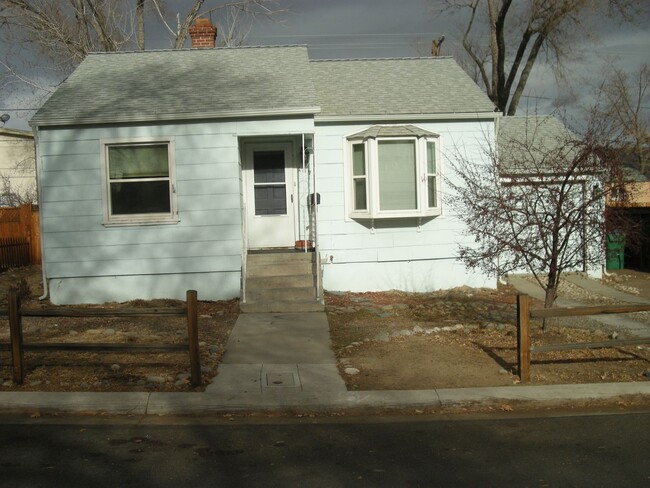 Two Bedroom Home near Mid-Town - Two Bedroom Home near Mid-Town