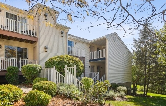 Building Photo - 157 Potomac Dr