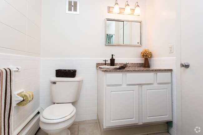 Photo - Woodridge Manor