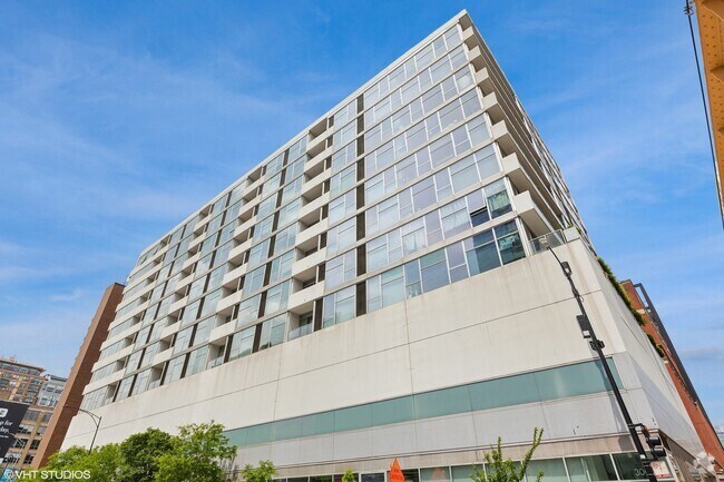 Building Photo - 630 N Franklin St Unit 1012 Rental