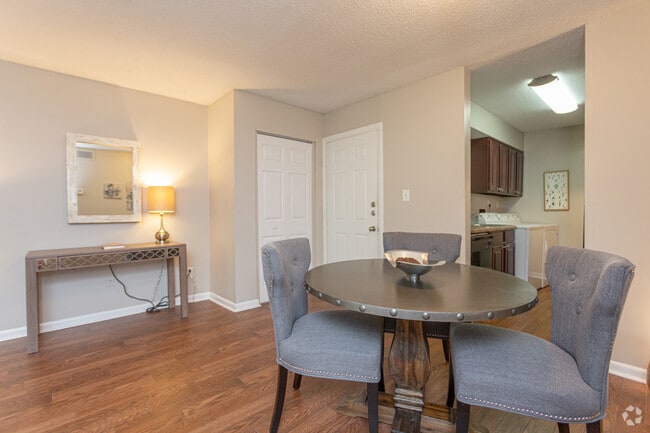 2BR, 1BA - 1,047 SF