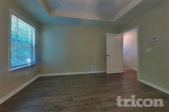 Photo - 305 Knowles Pl