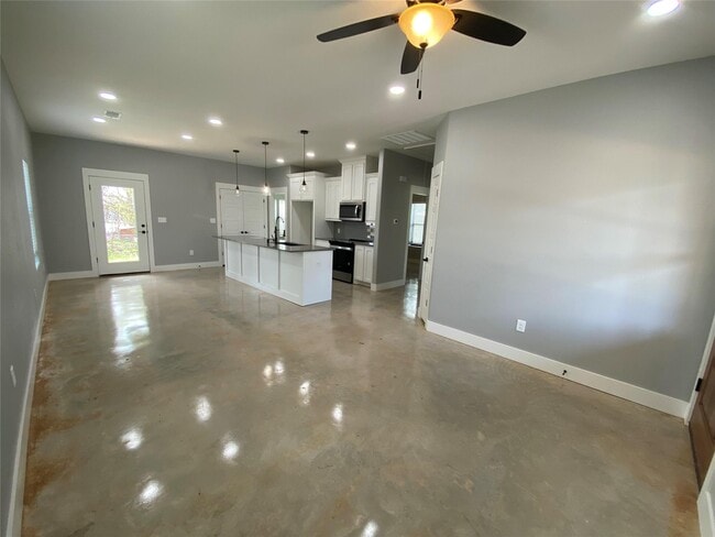 Photo - 1004 W Hanna St