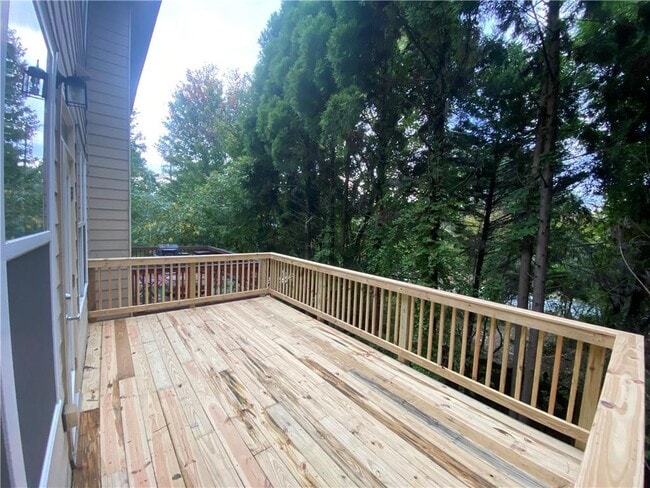 Photo - 309 Williamson St SE