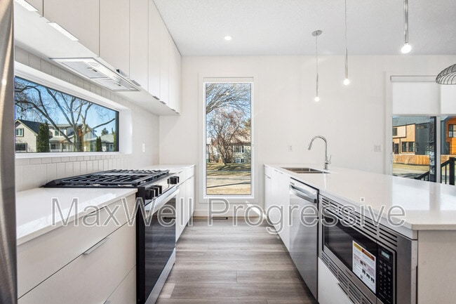 Building Photo - 13516-13115 115 Ave NW