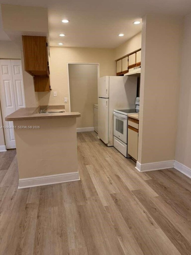 Building Photo - 1247 SW 46th Ave Unit 1306
