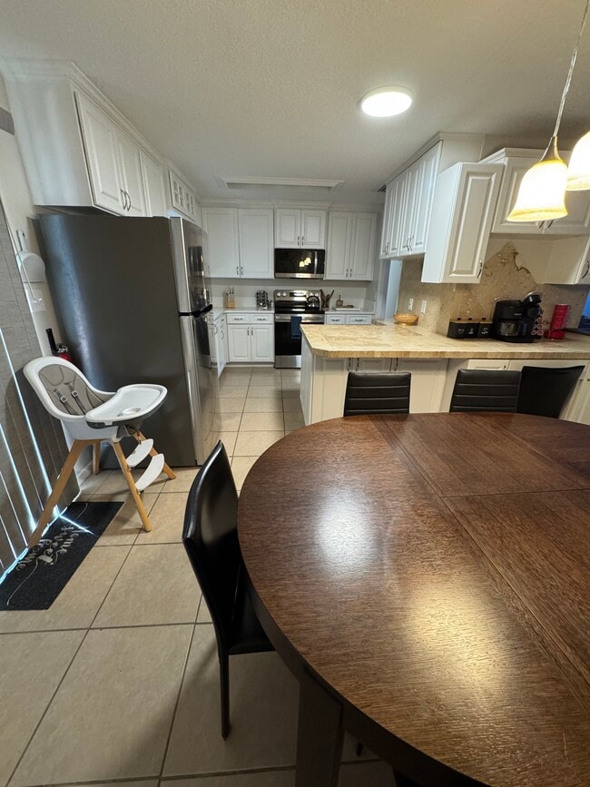 Photo - 629 NE 18th Ave