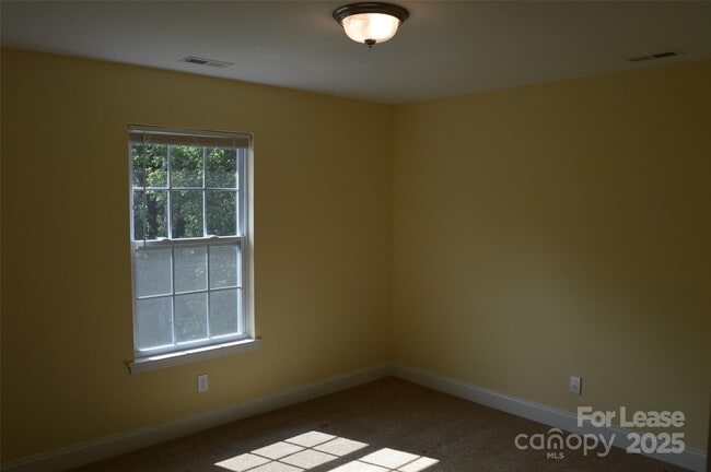 Photo - 132 Springfield Rd