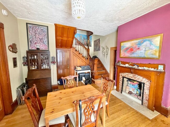 Photo - 3 Bedroom Apartment Superior Location South End of Burlington VT Available between 6/5-6/15 Unidad 2