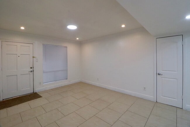 Building Photo - 5929 Queensloch Dr Unit 132 Rental