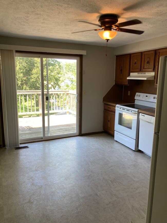Building Photo - Chicago Avenue Duplex Unit 3315 Chicago Avenue Rental