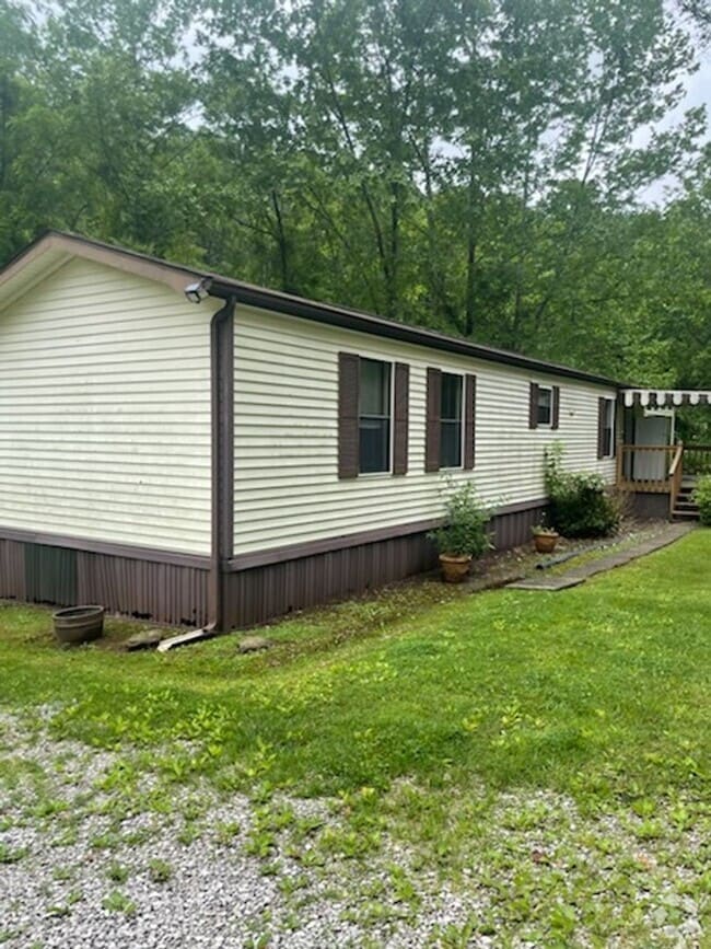 Building Photo - Two Bedroom Mobile Home in Quiet Setting