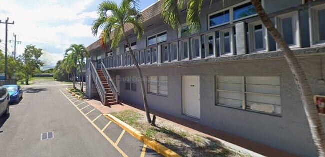 Building Photo - 4732 SW 33rd Ave Unit 102