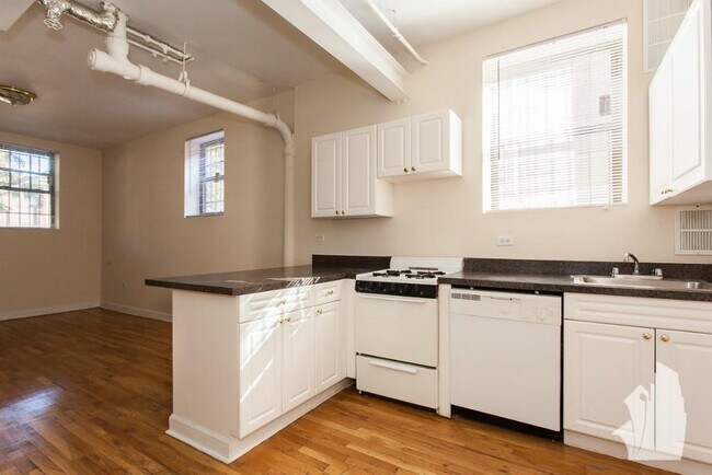 Photo - 1100 W Wellington Ave Unit 1
