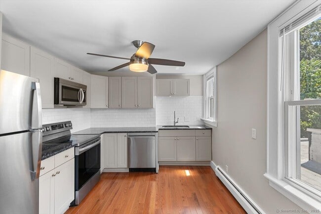 Photo - 502 Chapel St Unit 4