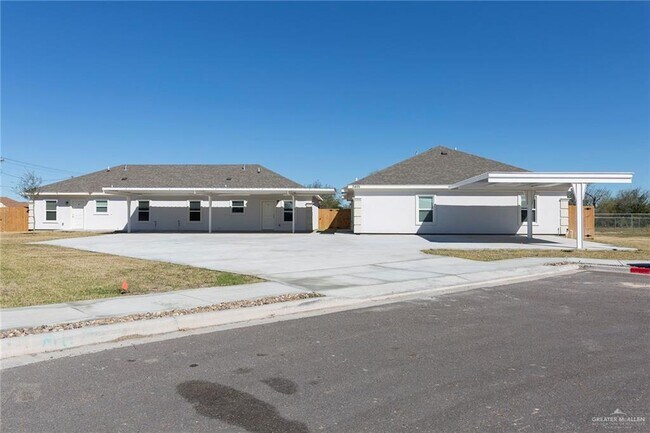 3405 E Zinnia Ave Unidad 2