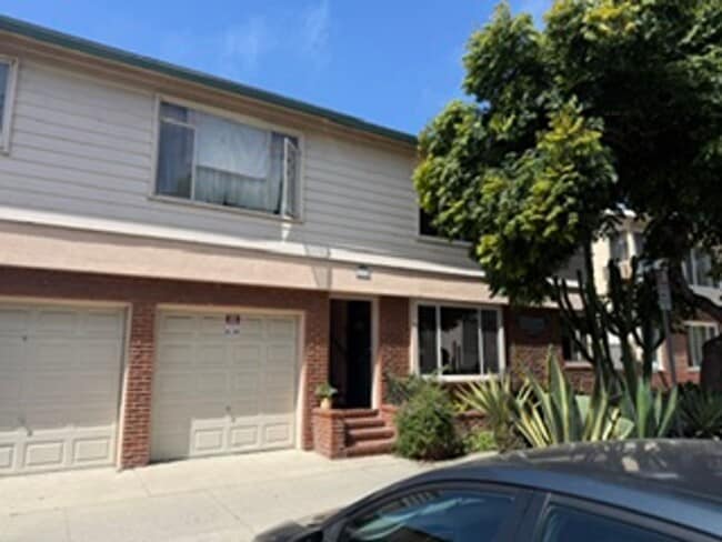 Building Photo - 1739 Unit 10