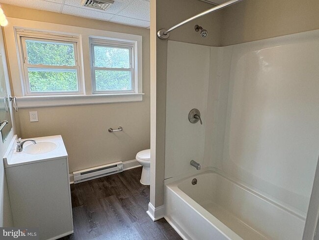 Photo - 1535 Gross Ave