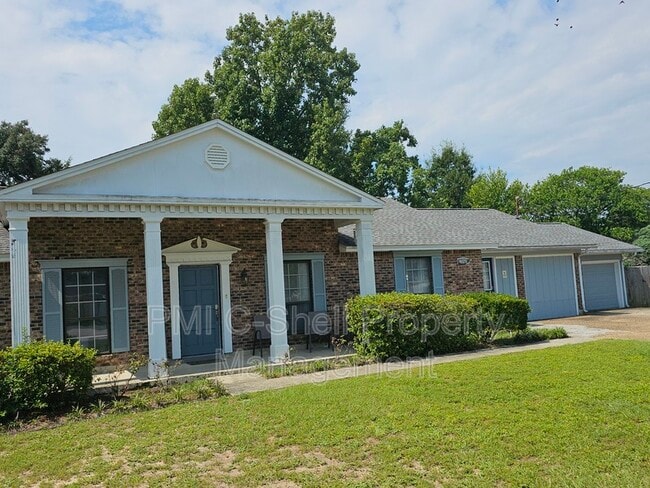 Building Photo - 4625 Tree Line Dr