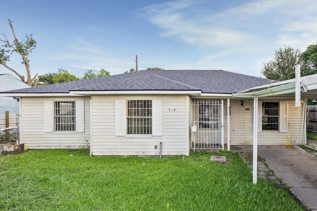 Building Photo - 7119 Long Point Rd
