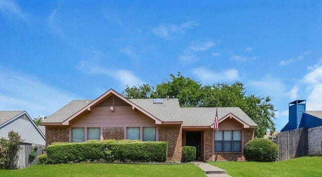 Building Photo - Spacious 3-Bedroom House with Cozy Living Spaces